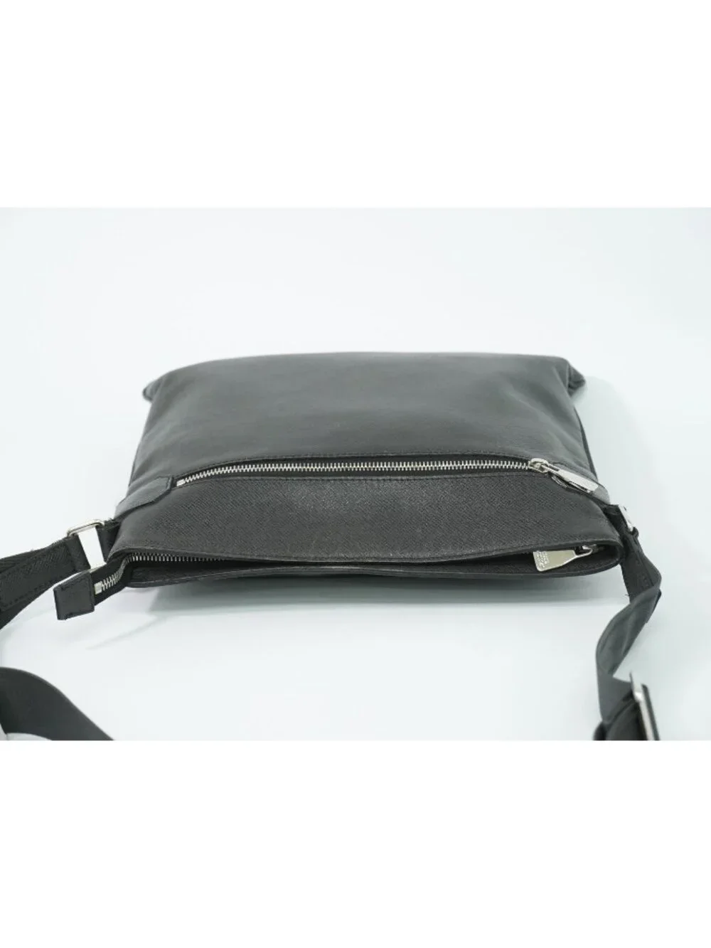 Louis Vuitton LV Sasha Taiga Leather Shoulder Bag Pochette Ardoise Black Vintage